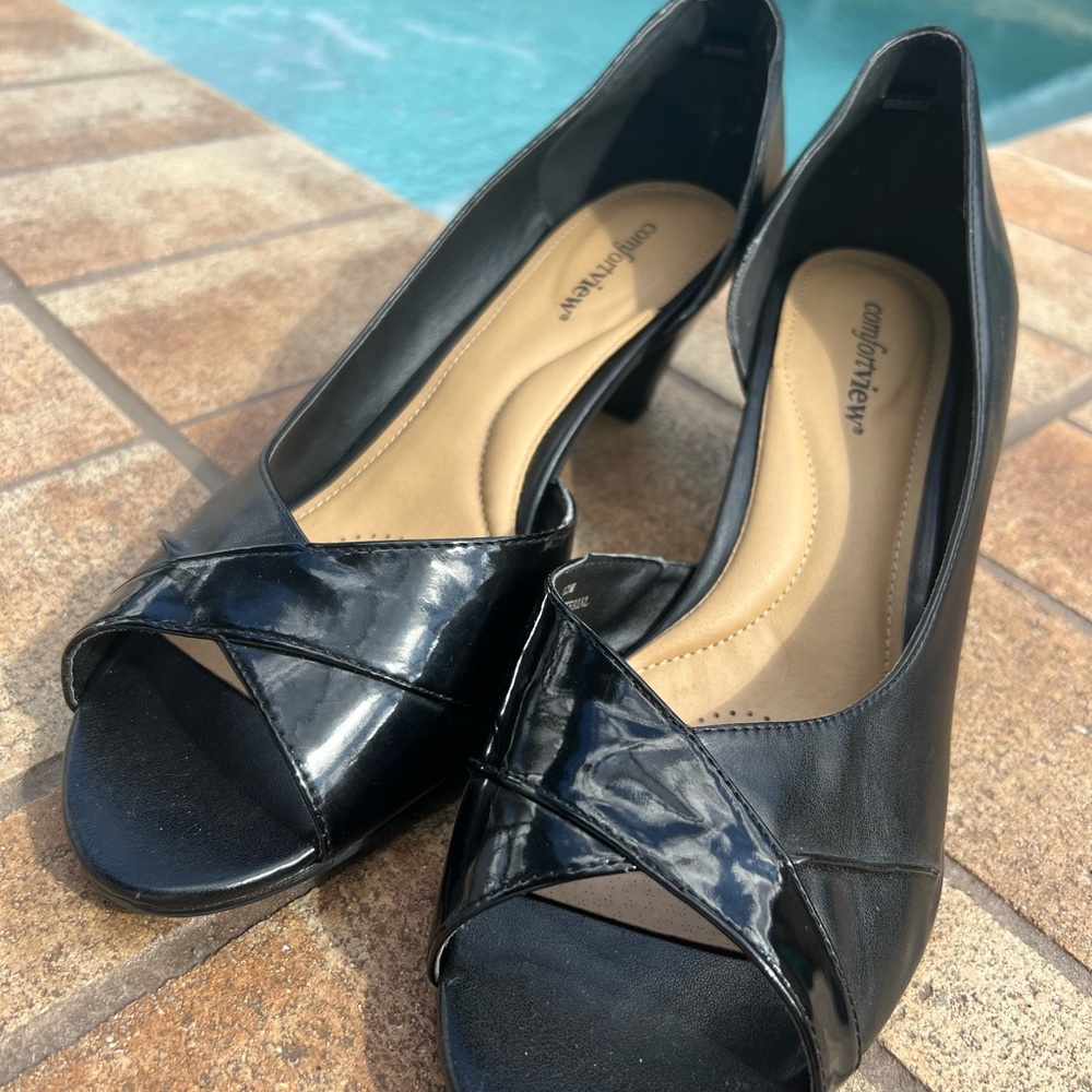 comfortview Black Open-Toe Heels